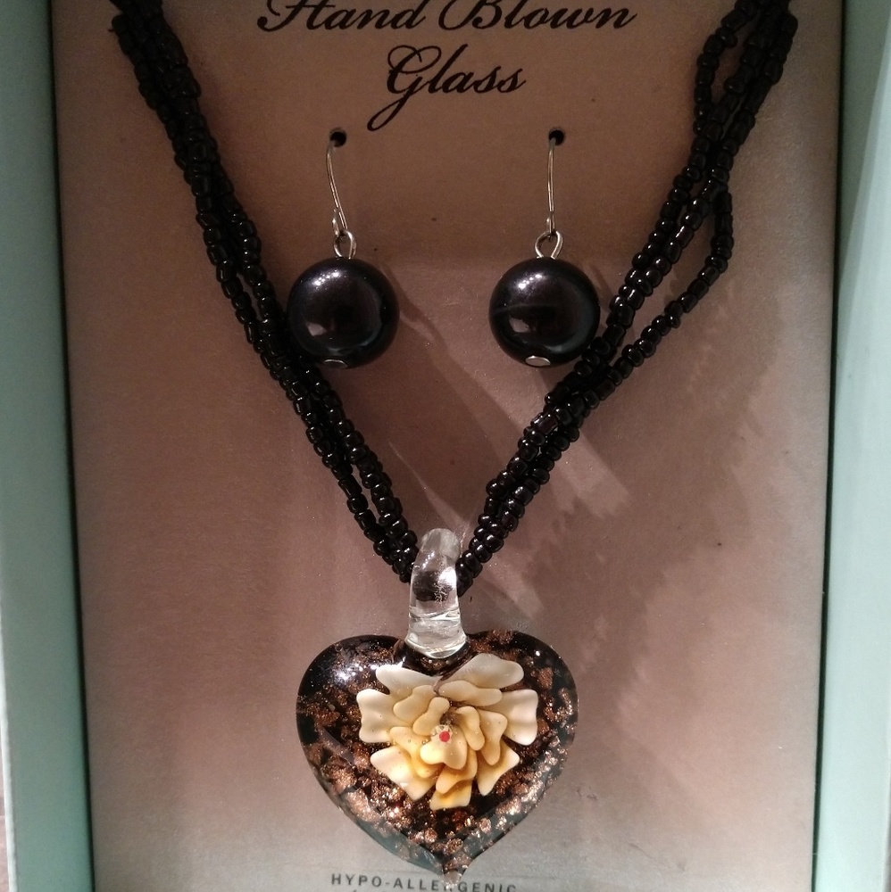 💜5/$25 NIB Hand Blown Glass Heart Necklace Set
